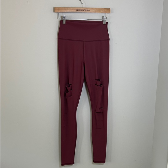 ALO Yoga Burgundy Leggings Size Medium - Picture 2 of 8